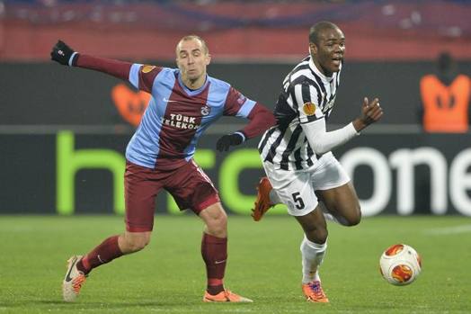 Ogbonna parte palla al piede. Lapresse